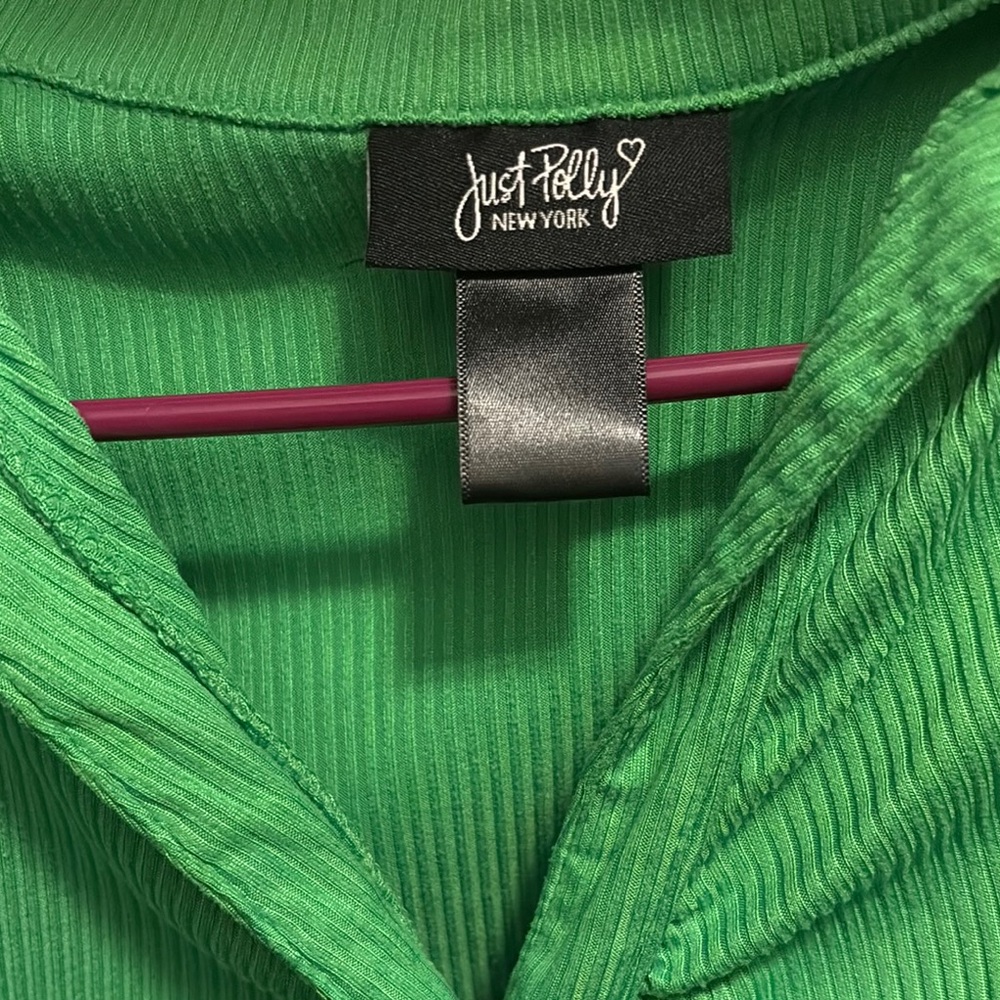 Green Ruched Button-Up Top - Picture 2 of 2